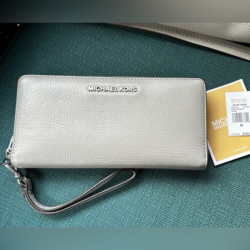Michael Kors Jet Set Travel Continental Wristlet in Ash Grey